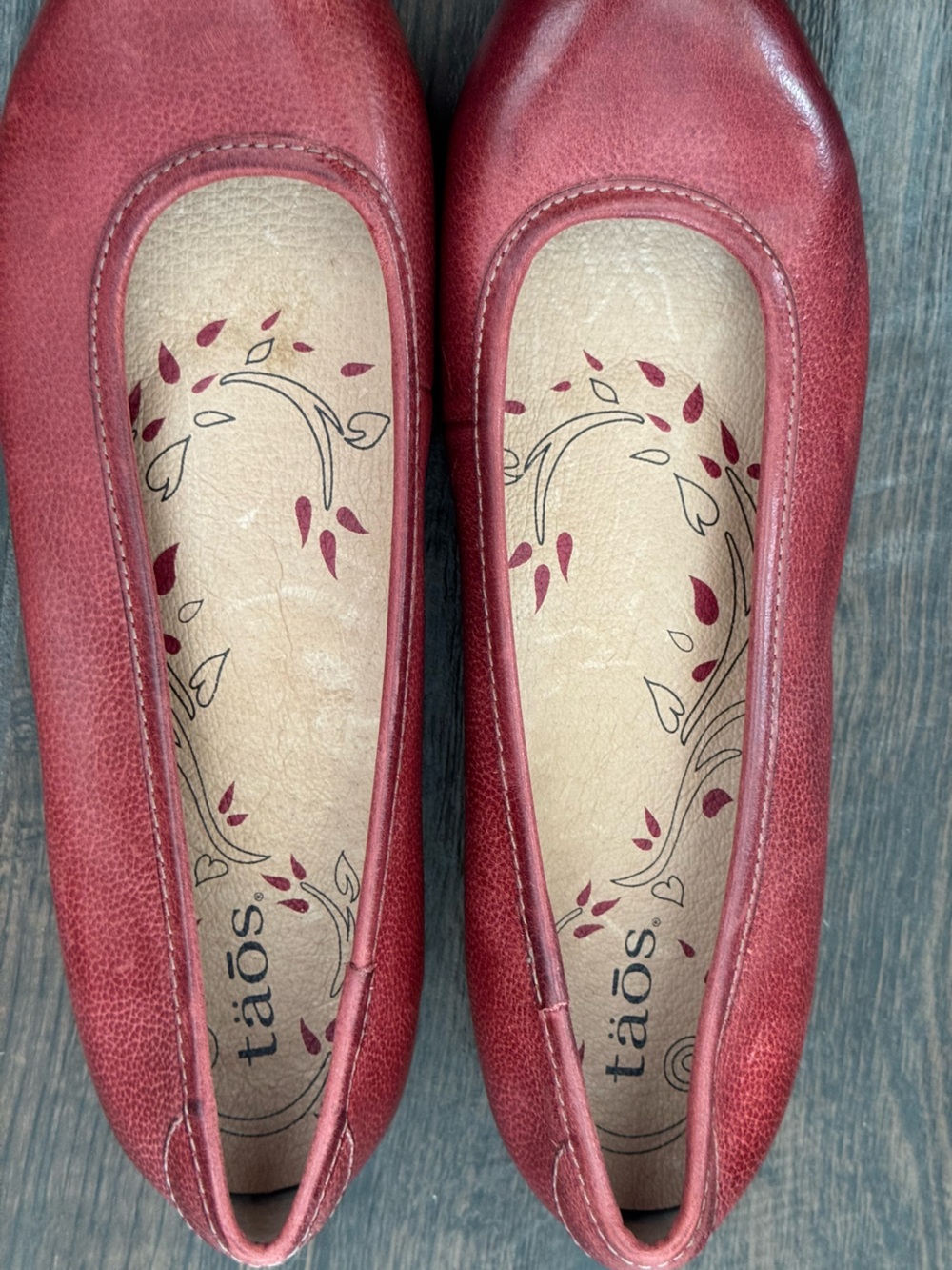 Taos Red Leather Chit Chat Round Toe Comfort Support Ballet Flats sz 6